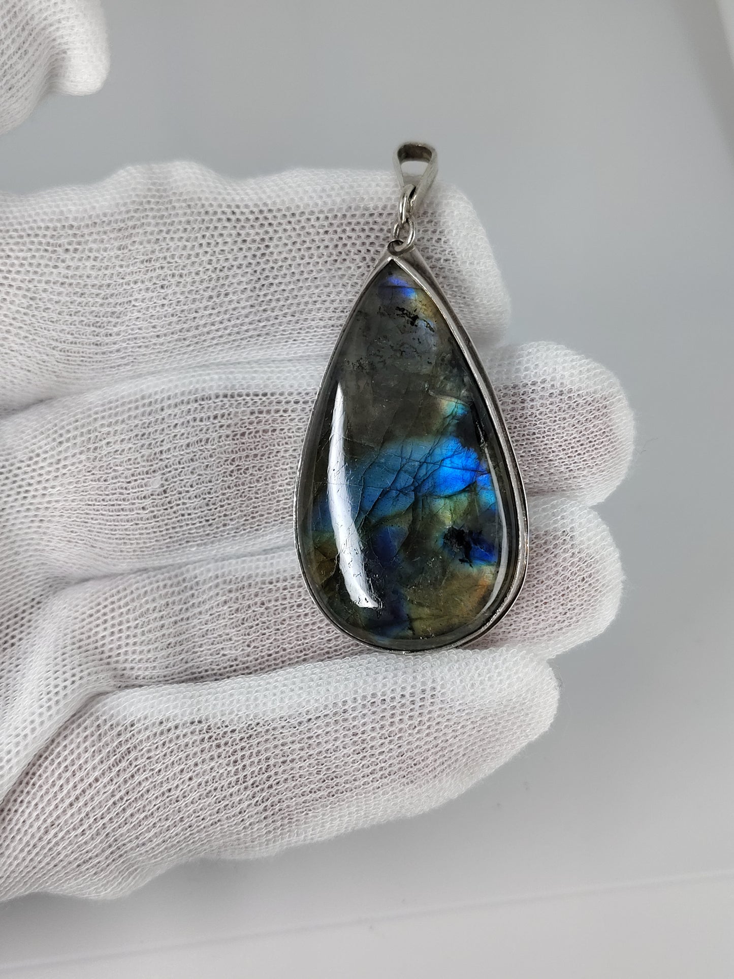 Spectrolite Pendant