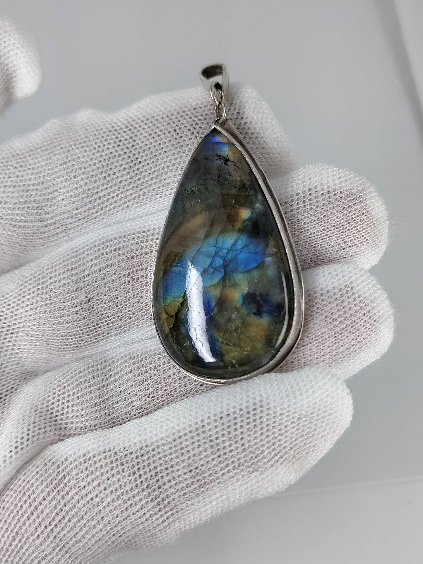 Spectrolite Pendant