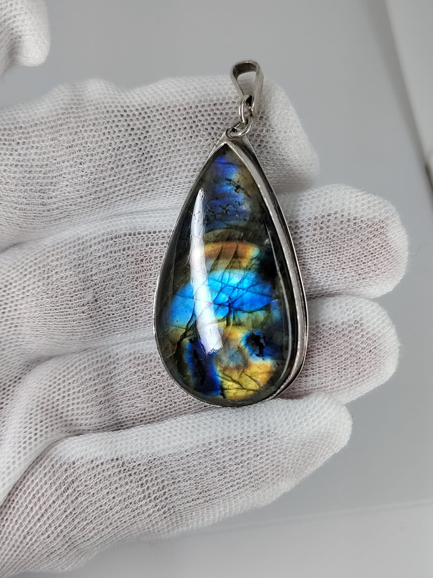 Spectrolite Pendant